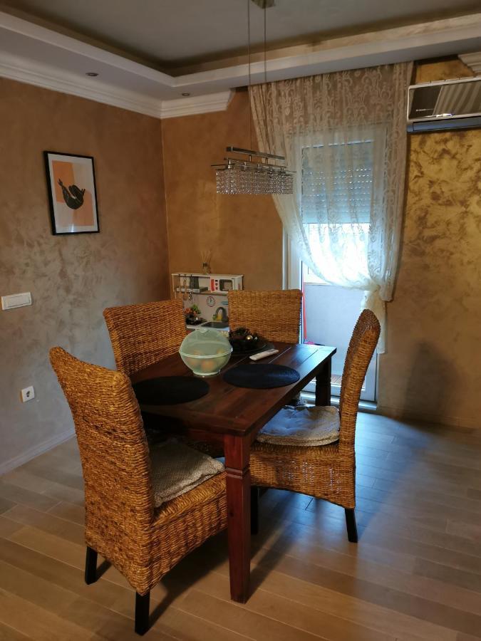 Lux Apartman Lena Belgrad Exteriör bild