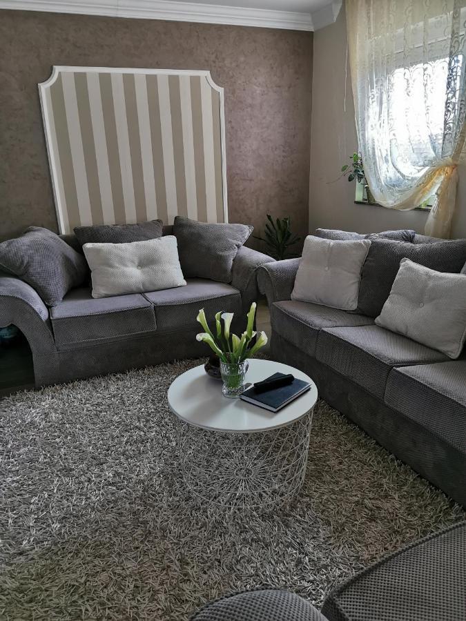 Lux Apartman Lena Belgrad Exteriör bild